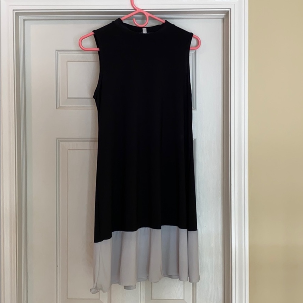 Black and gray sleeveless shirt dress
